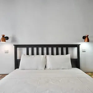 https://vallettastay-old-lodge-apartment-7.hotelssaintjulians.com