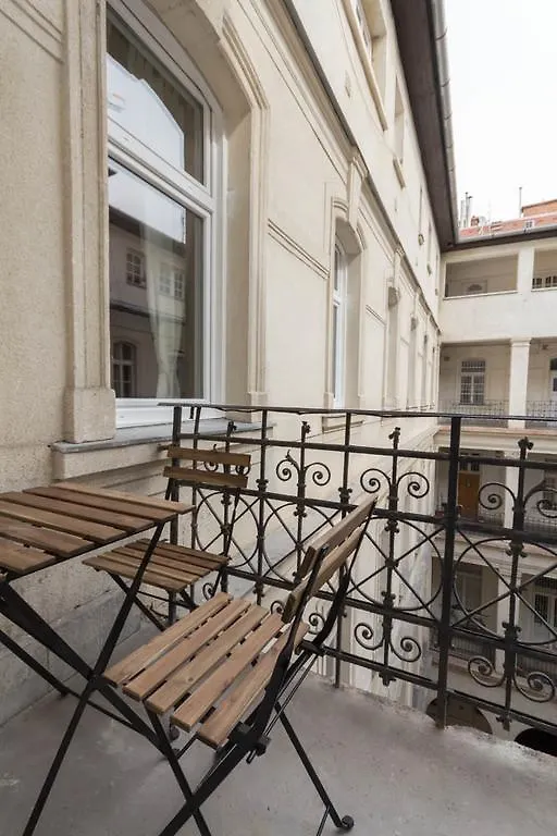 Luxury Apartment by Hi5-Városház Suite Budapest 0*,  Ungheria